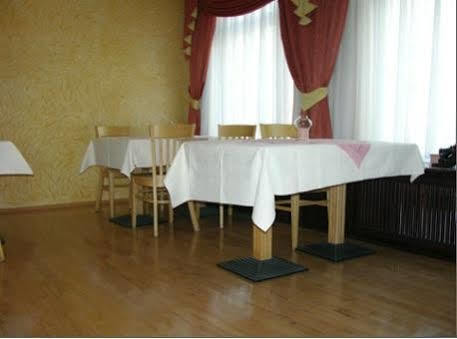 קלן Hotel Restaurant 1000 מראה חיצוני תמונה