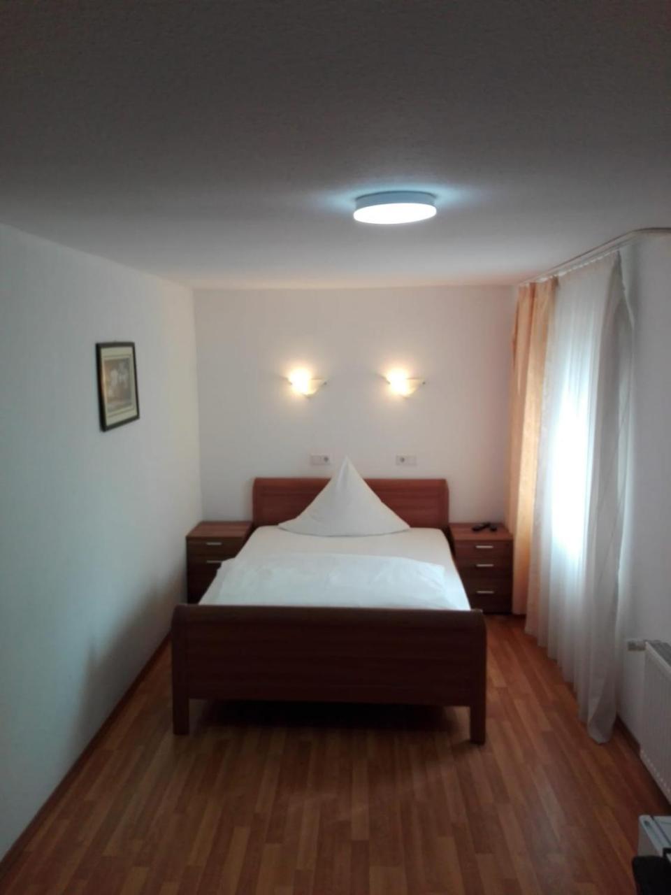 קלן Hotel Restaurant 1000 מראה חיצוני תמונה