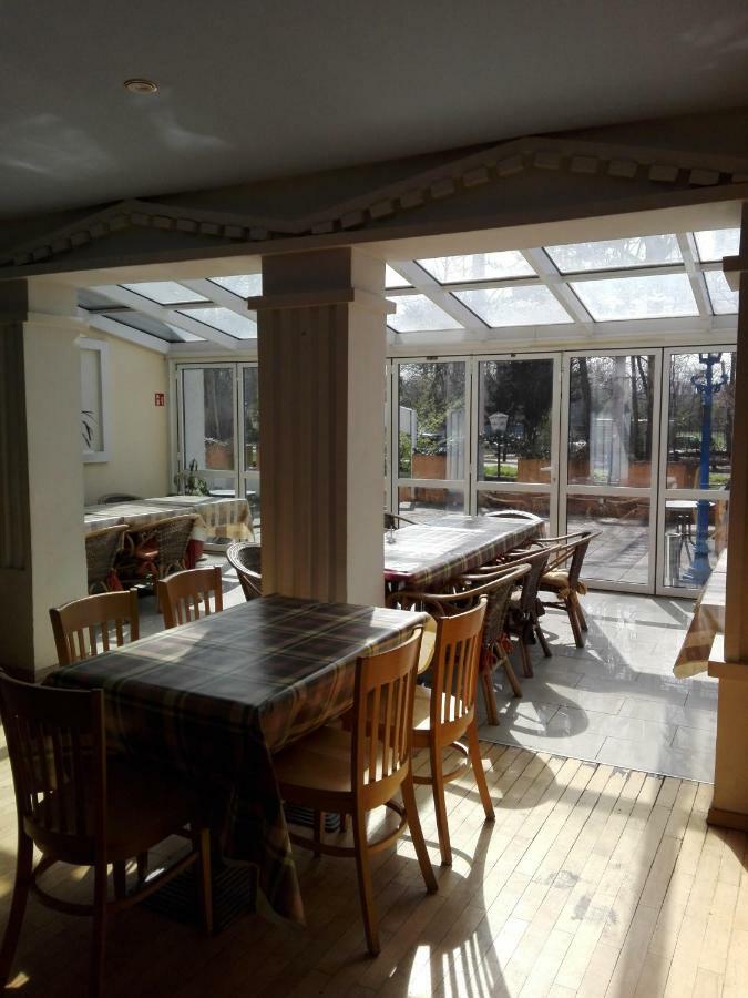 קלן Hotel Restaurant 1000 מראה חיצוני תמונה