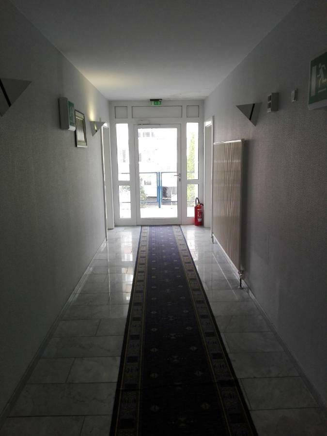 קלן Hotel Restaurant 1000 מראה חיצוני תמונה