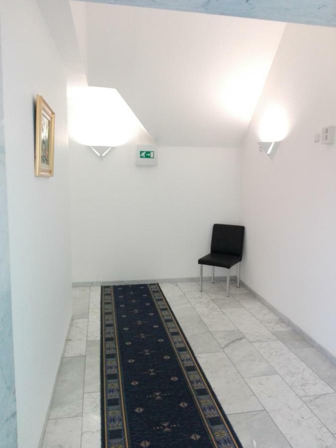 קלן Hotel Restaurant 1000 מראה חיצוני תמונה