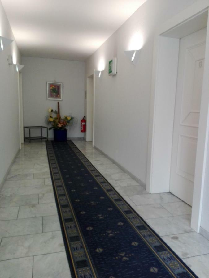 קלן Hotel Restaurant 1000 מראה חיצוני תמונה